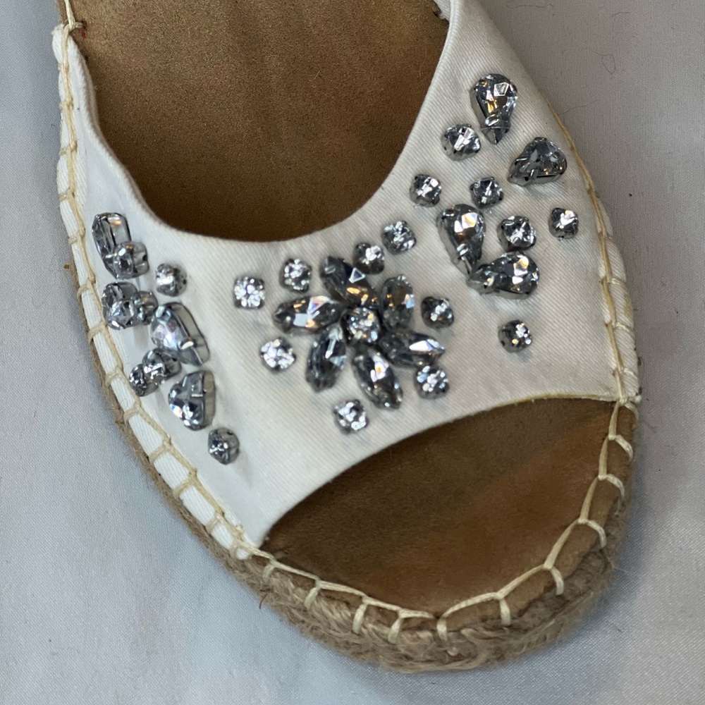 WHITE MOUNTAIN White Canvas Rhinestone LAVISH Espadrille Wedge Sandals Sz 10